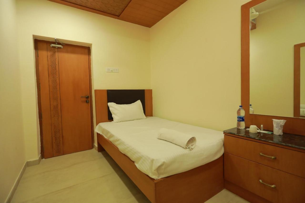 Hotel Ashok Palace Karūr Екстериор снимка