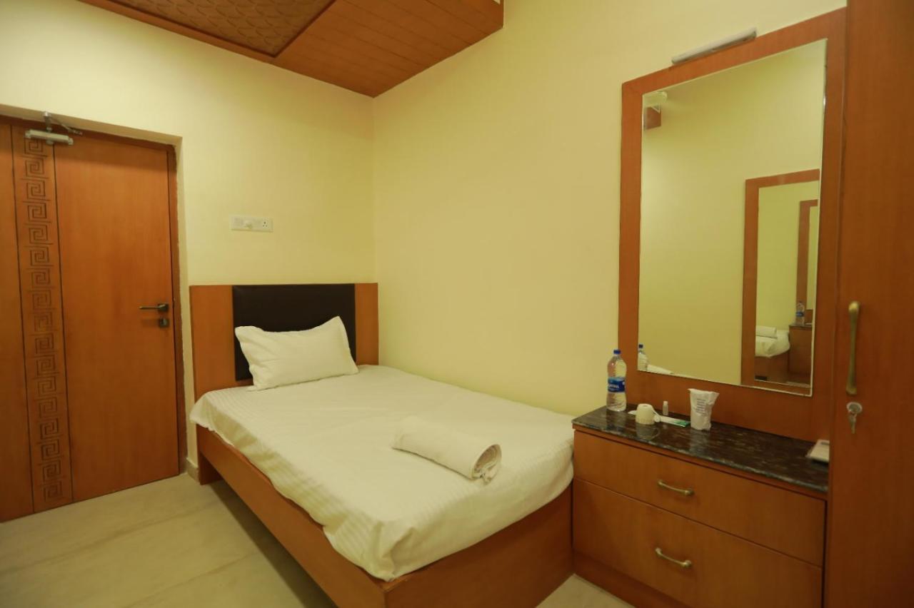 Hotel Ashok Palace Karūr Екстериор снимка