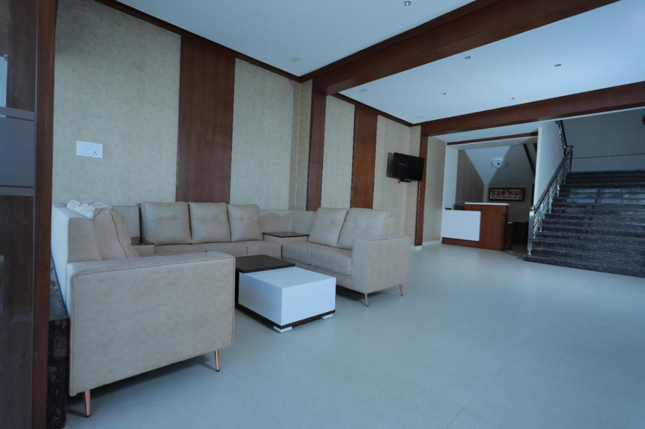 Hotel Ashok Palace Karūr Екстериор снимка
