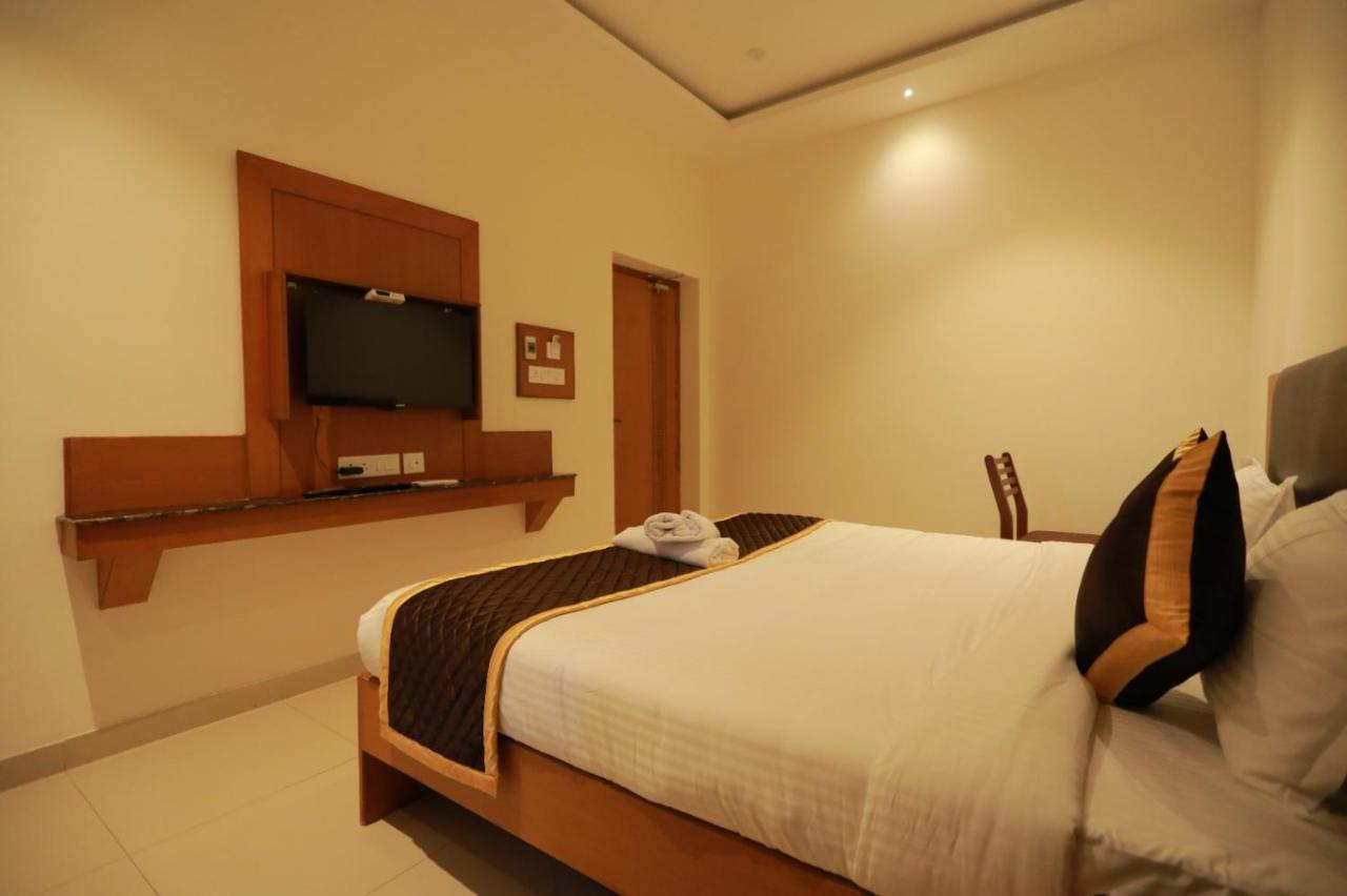 Hotel Ashok Palace Karūr Екстериор снимка
